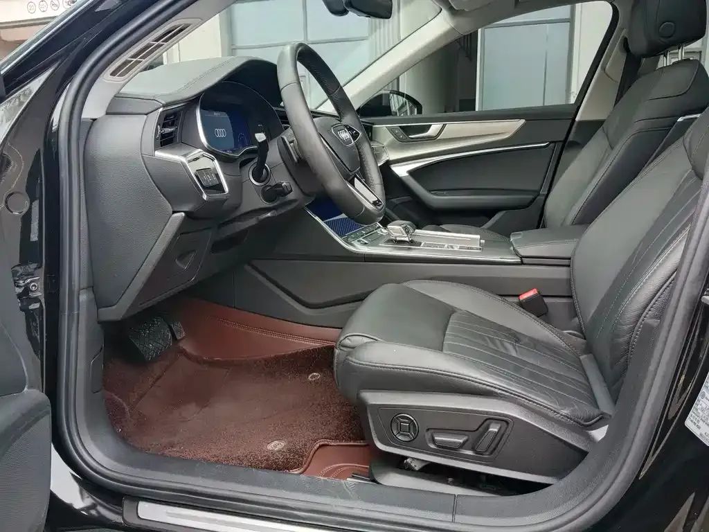 Audi A6L 2021 из CN, фото 4