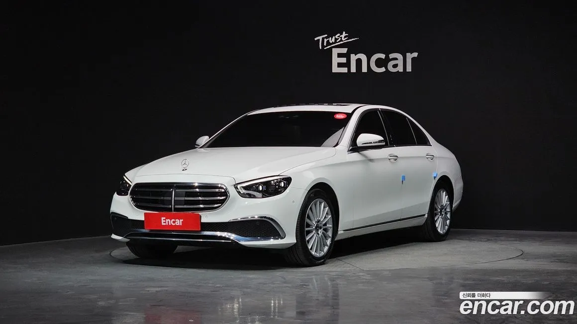 Mercedes-Benz E-Class — фото 1