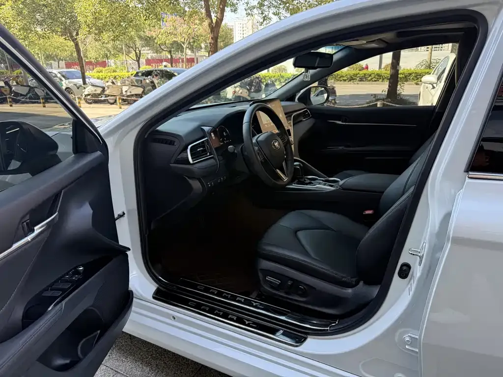 Toyota Camry 2021 из CN, фото 8