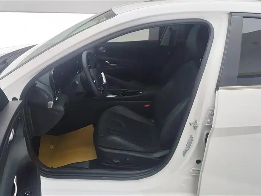 Hyundai Elantra 2023 из CN, фото 9