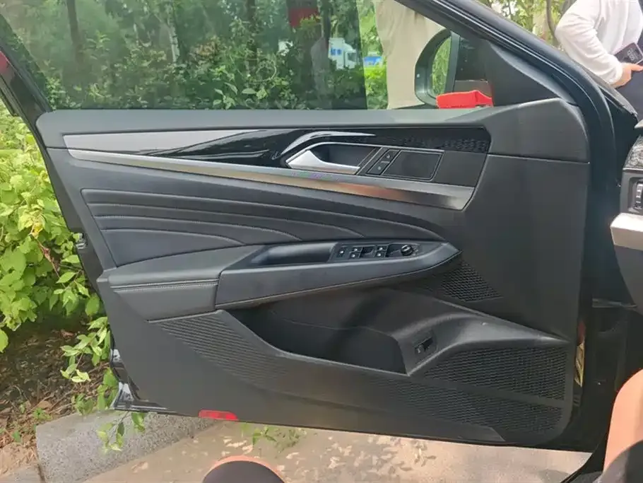 Volkswagen Passat 2023 из CN, фото 7