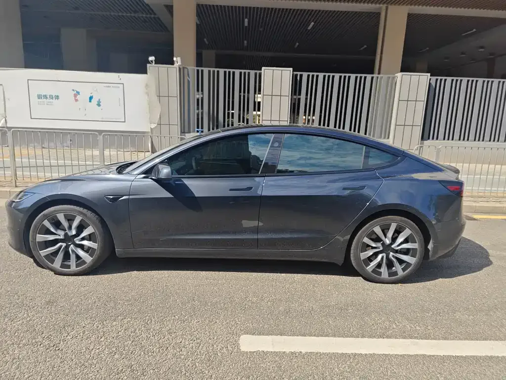 Tesla Model 3 — фото 2