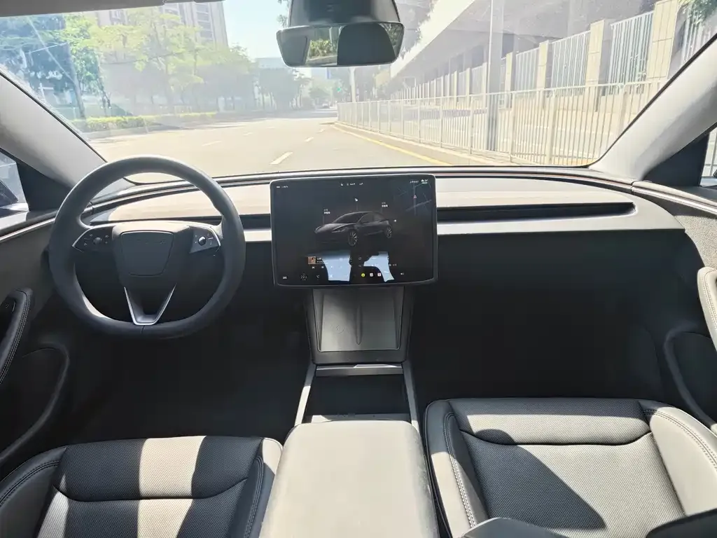 Tesla Model 3 — фото 3
