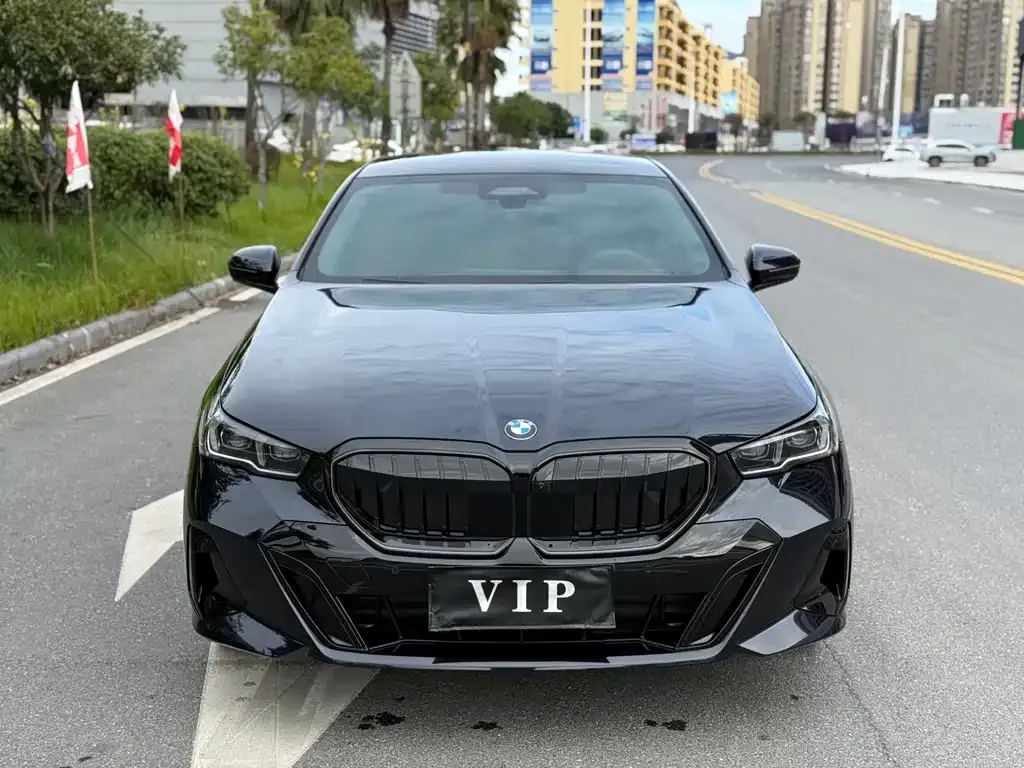 BMW 5 Series 2025 из CN, фото 2
