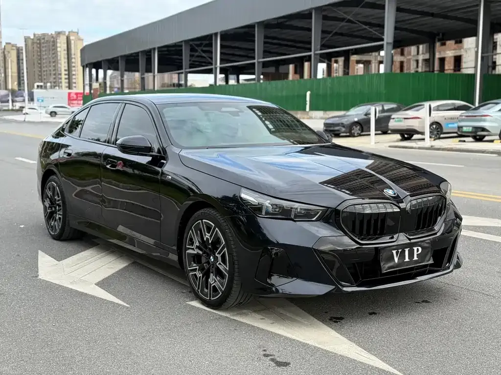 BMW 5 Series 2025 из CN, фото 3