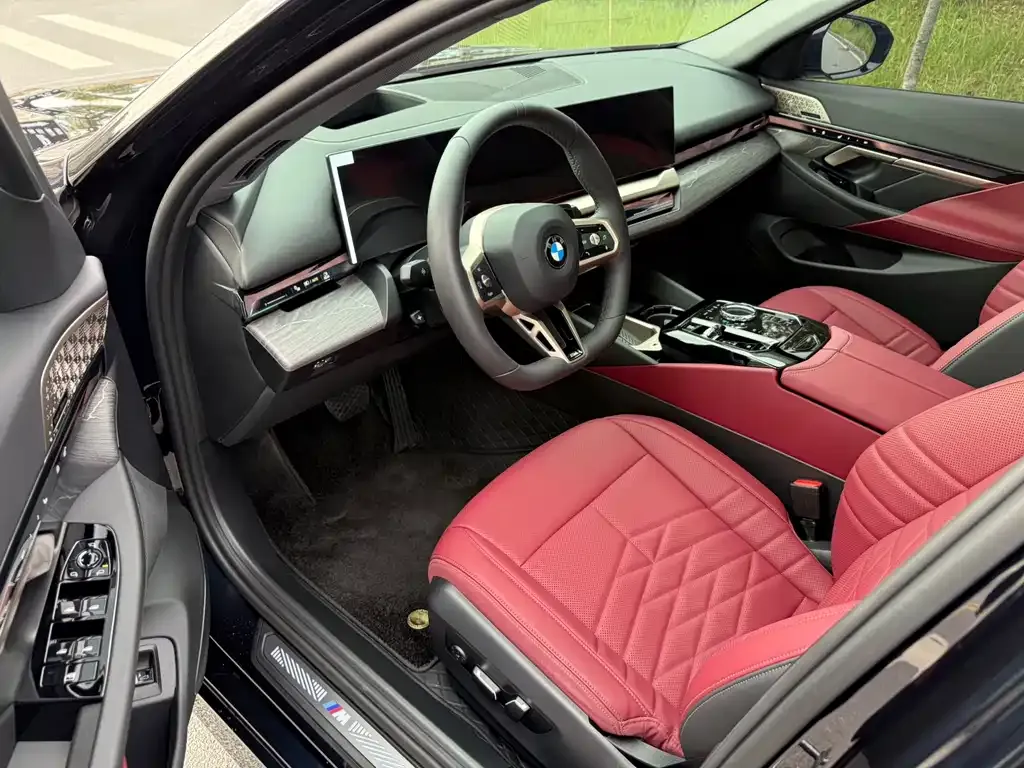 BMW 5 Series 2025 из CN, фото 7