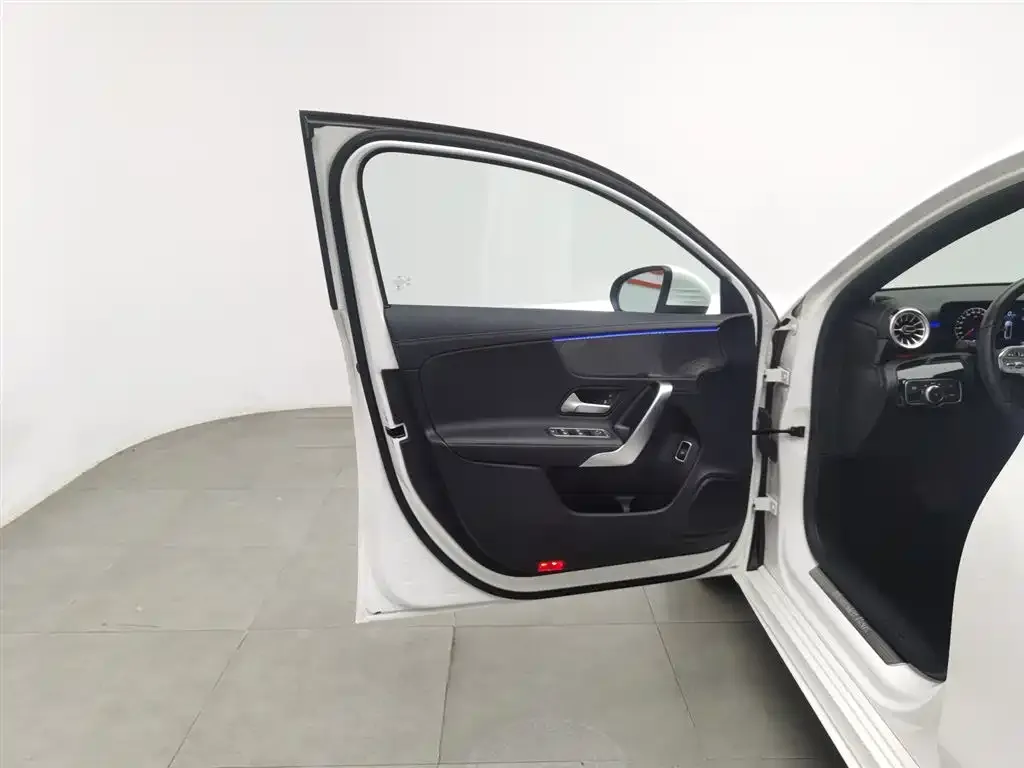 Mercedes-Benz A-Class 2023 из CN, фото 8