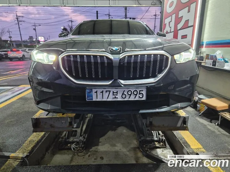 BMW 5-Series 2024 из KR, фото 1