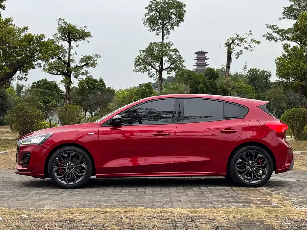 Ford Focus 2022 из CN, фото 10