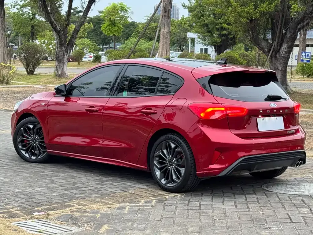 Ford Focus 2022 из CN, фото 8
