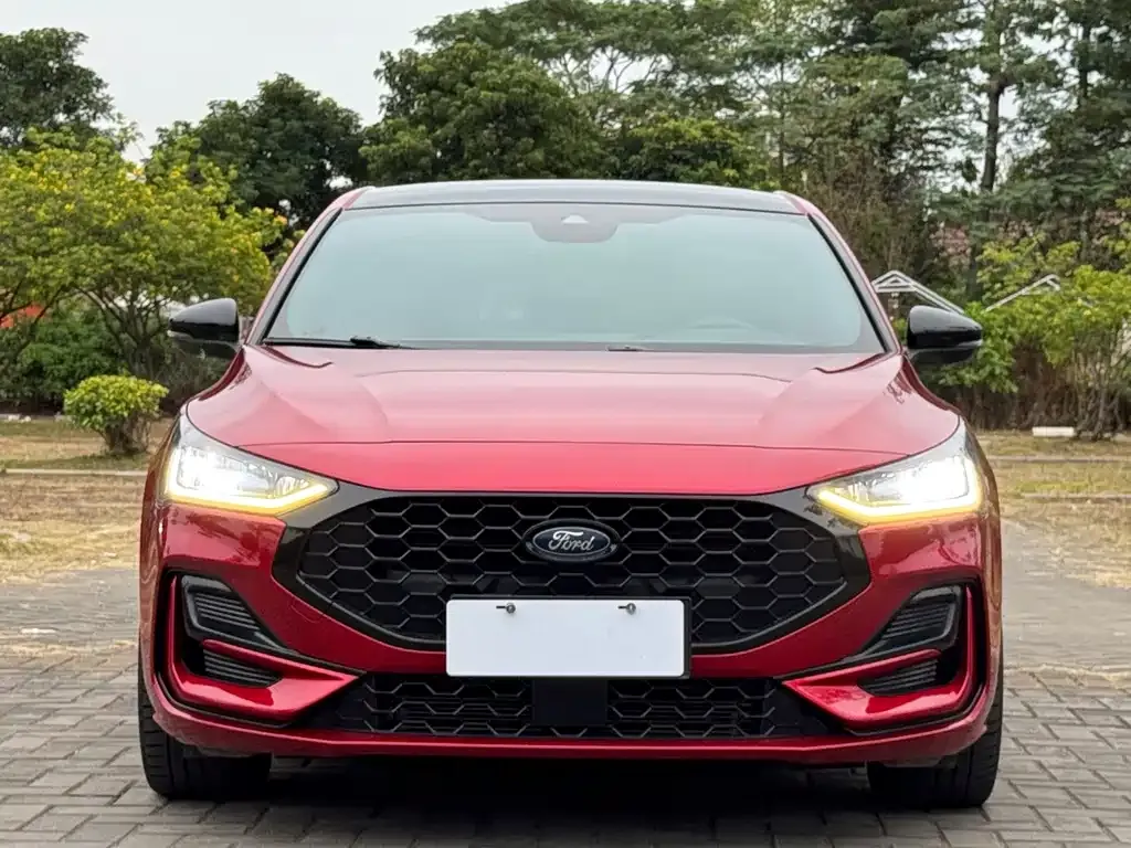Ford Focus 2022 из CN, фото 9