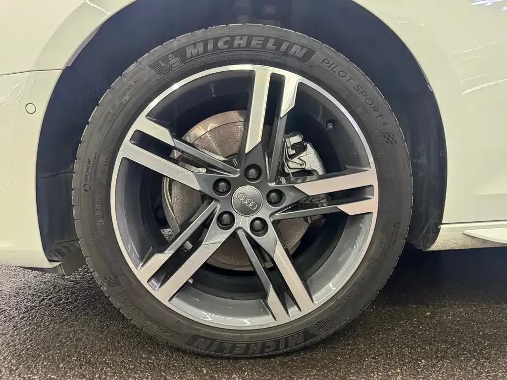Audi A4L 2021 из CN, фото 5