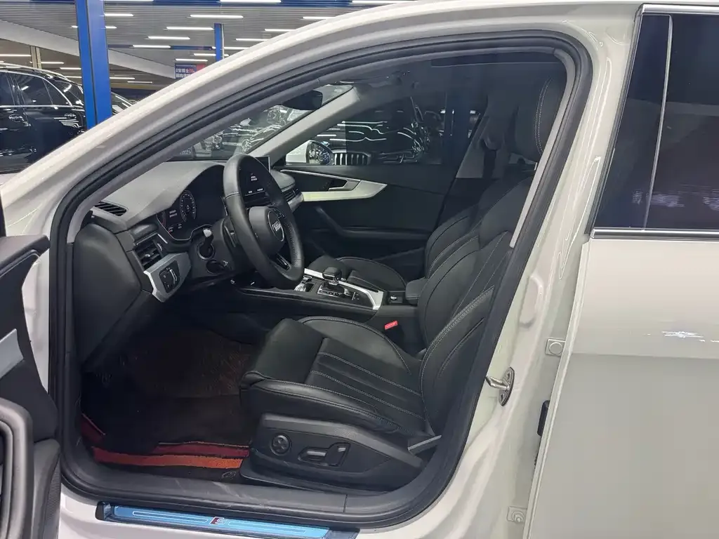 Audi A4L 2021 из CN, фото 6