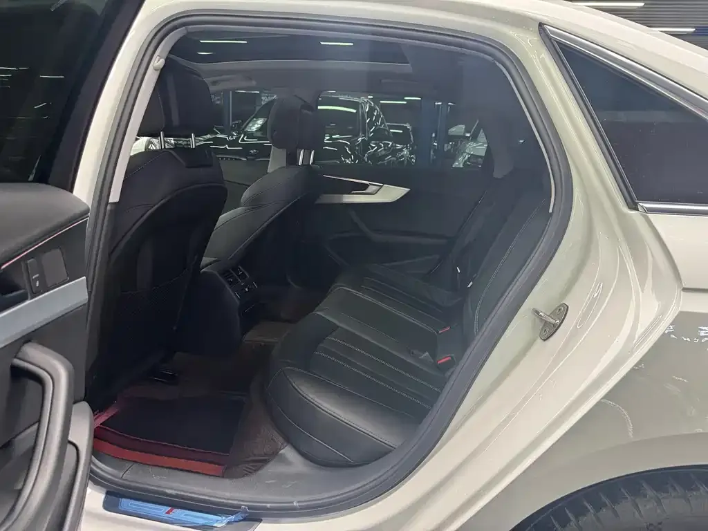 Audi A4L 2021 из CN, фото 8