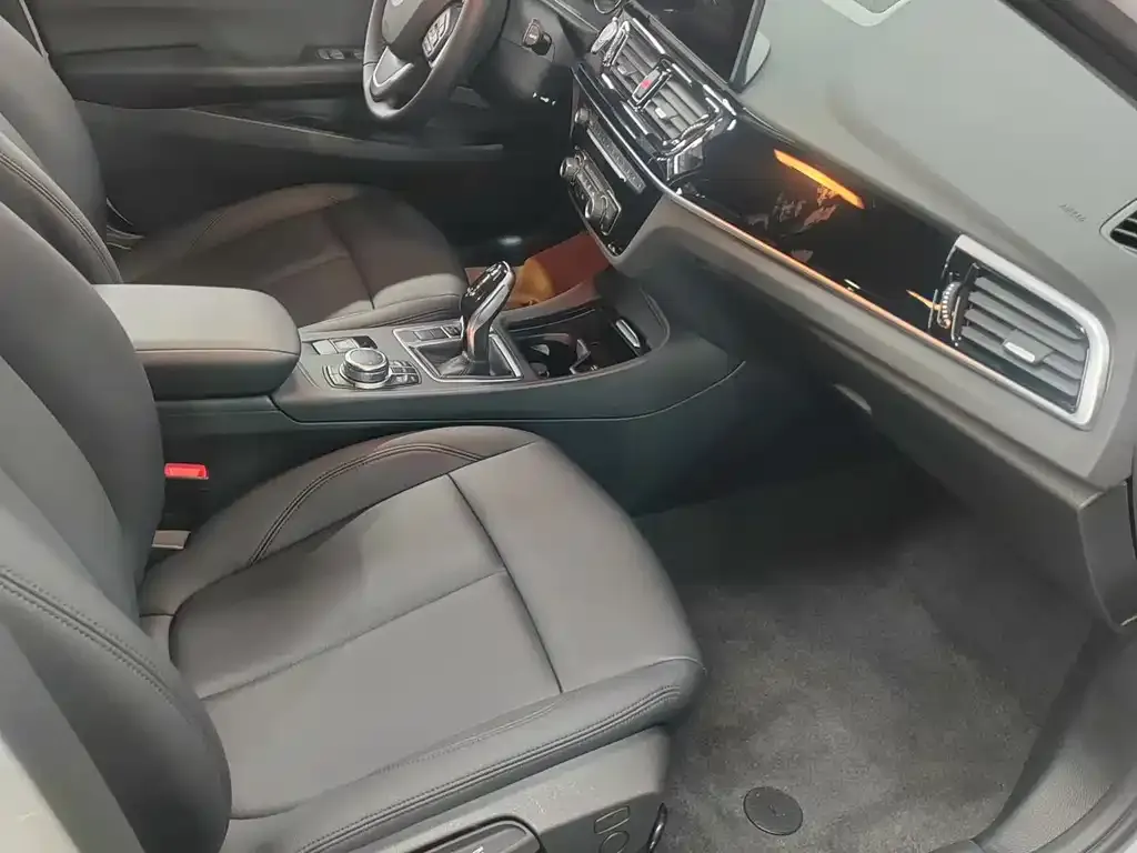 BMW 1 Series 2023 из CN, фото 7