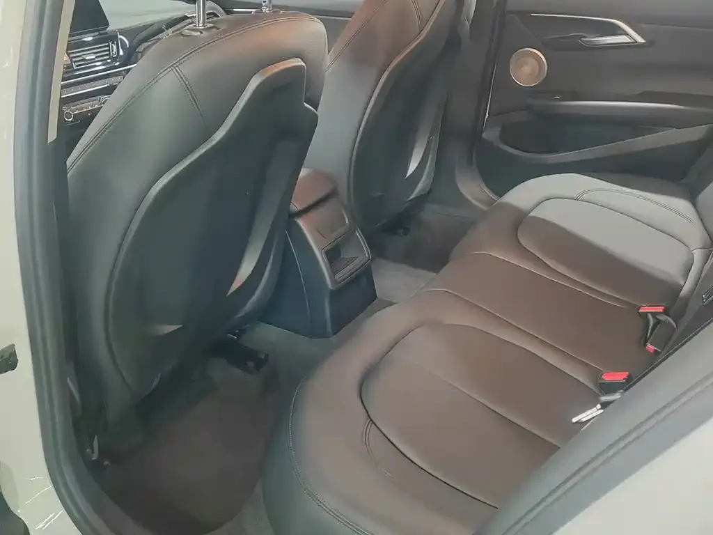 BMW 1 Series 2023 из CN, фото 8