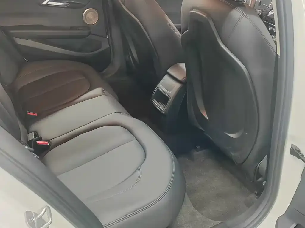 BMW 1 Series 2023 из CN, фото 9