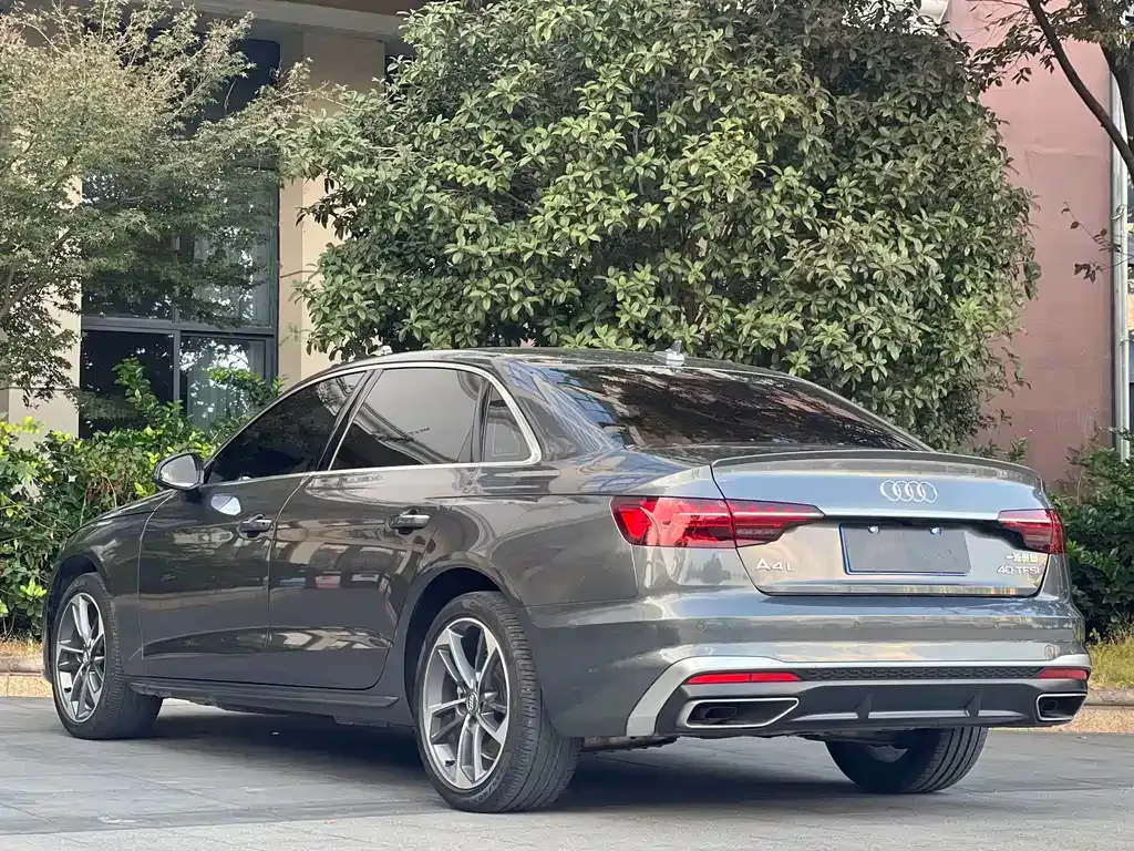 Audi A4L 2021 из CN, фото 10