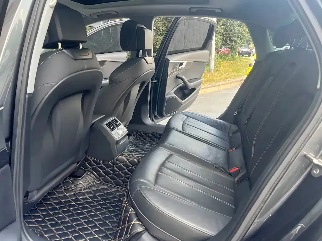 Audi A4L 2021 из CN, фото 4