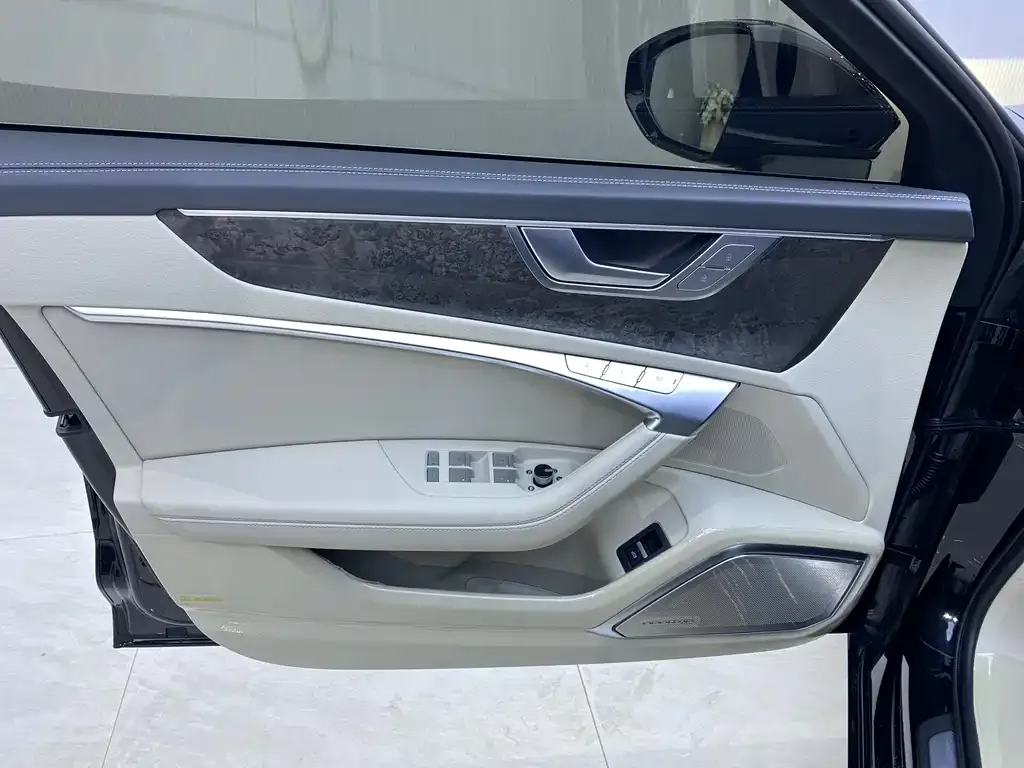 Audi A6L 2023 из CN, фото 4