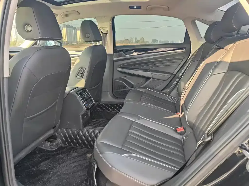 Volkswagen Passat 2023 из CN, фото 6