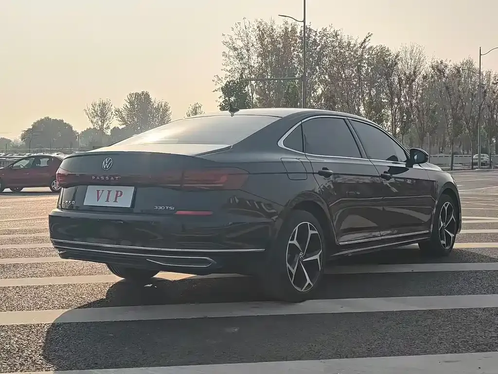 Volkswagen Passat 2023 из CN, фото 9