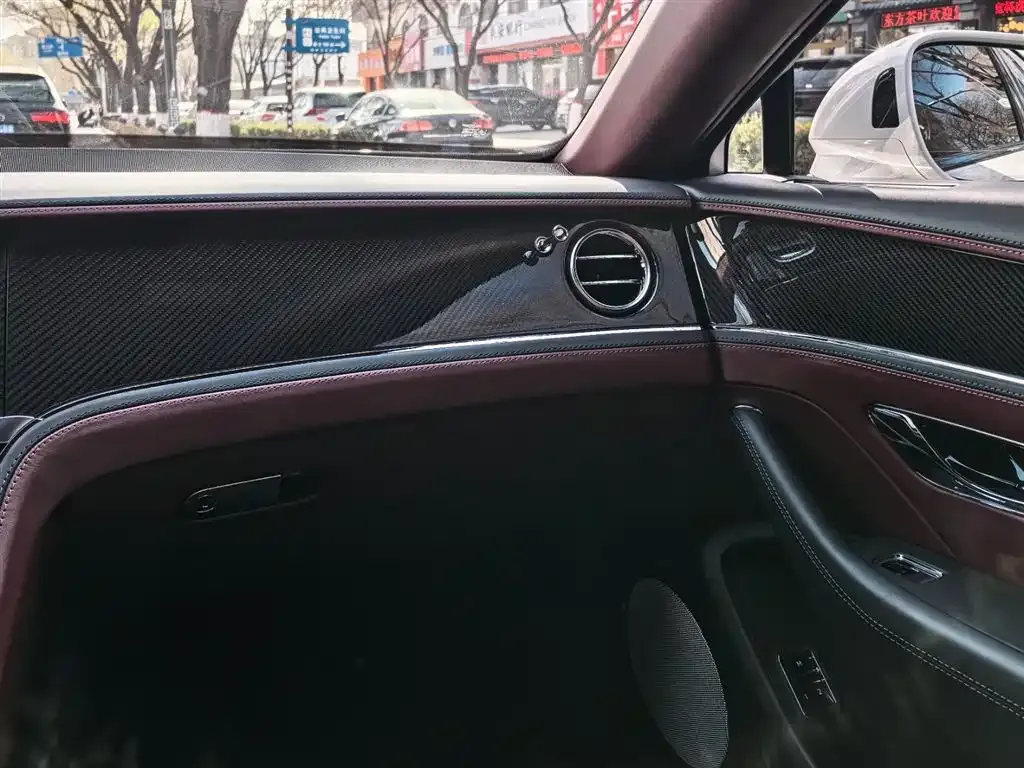 Bentley Flying Spur 2023 из CN, фото 6