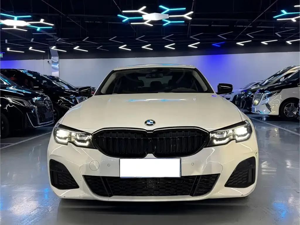BMW 3 Series 2022 из CN, фото 2