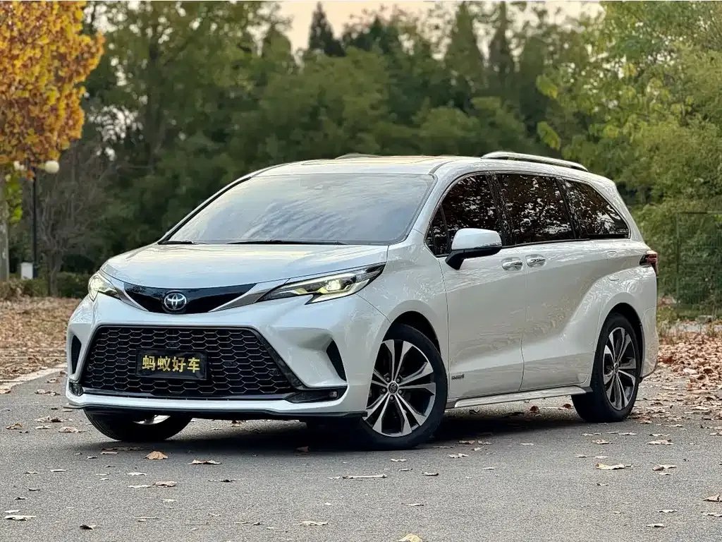 Toyota Granvia 2024 из CN, фото 1
