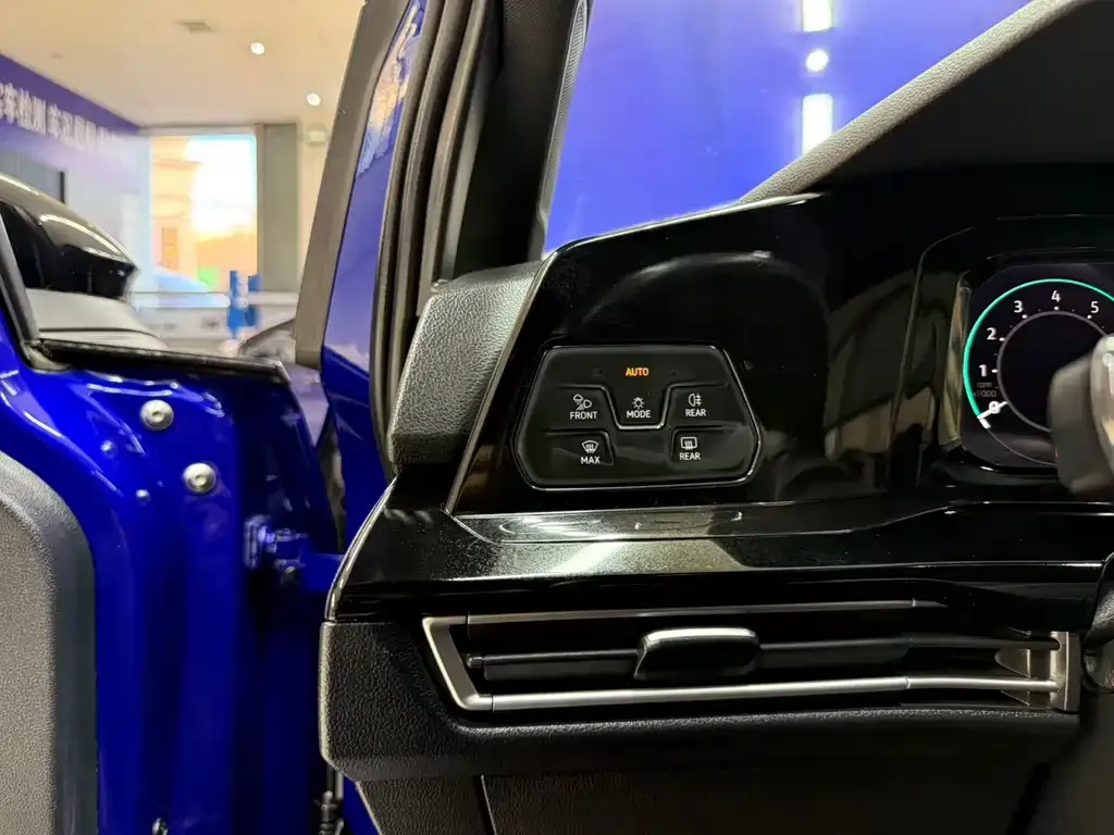 Volkswagen Golf 2021 из CN, фото 9