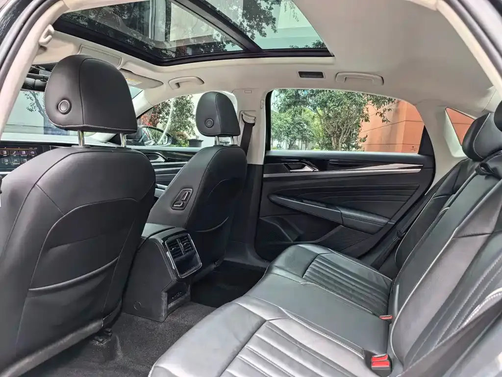 Volkswagen Passat 2022 из CN, фото 7