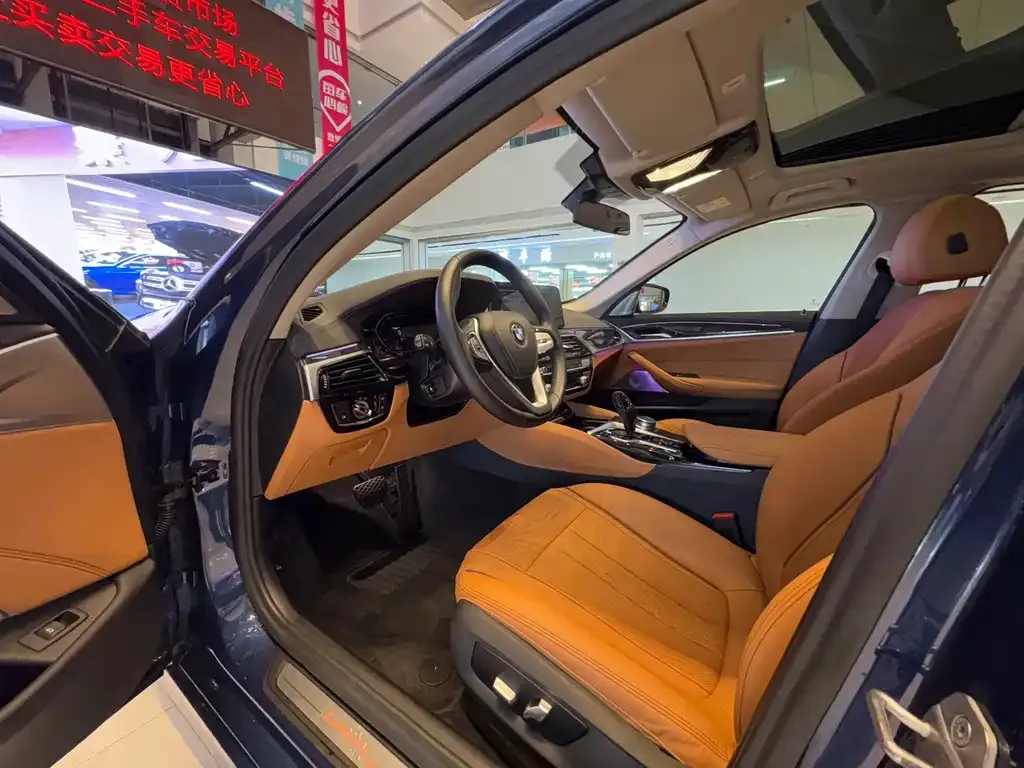 BMW 5 Series 2023 из CN, фото 8
