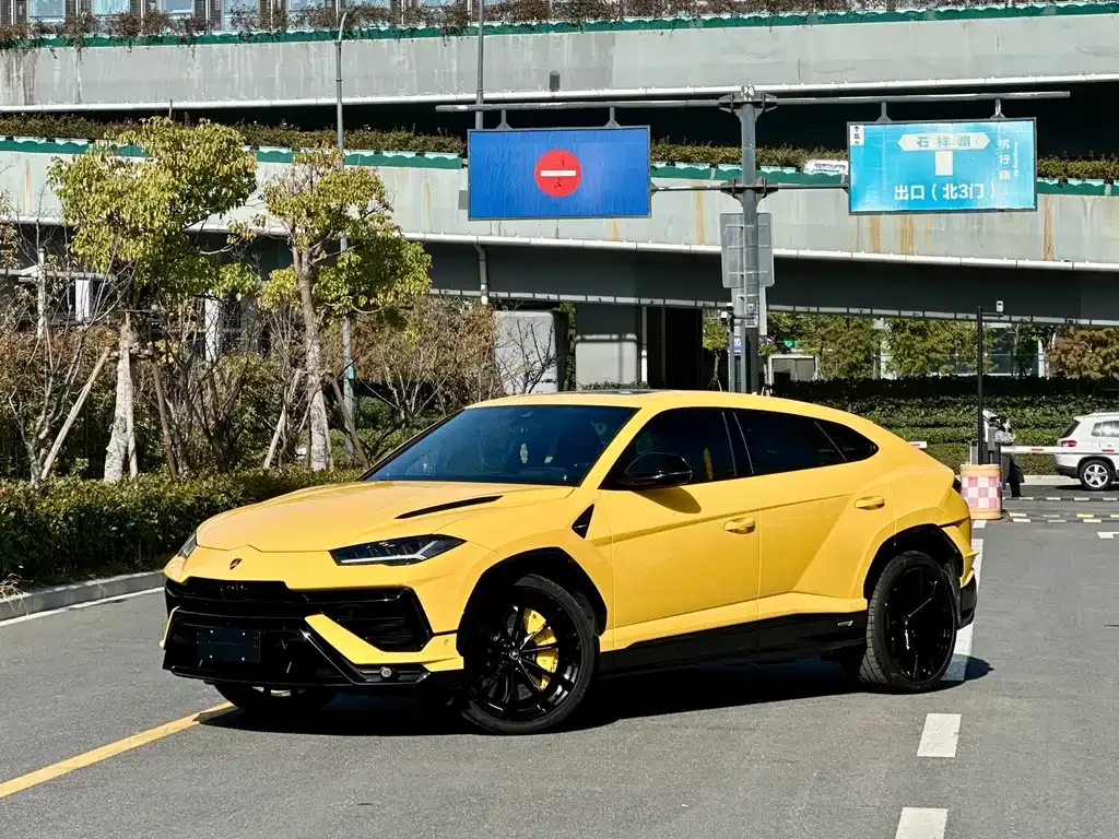 Lamborghini Urus 2023 из CN, фото 1