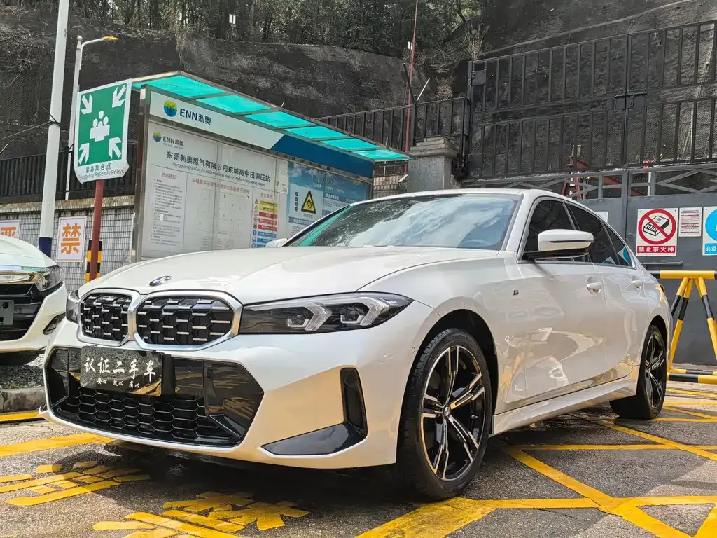 BMW 3 Series 2023 из CN, фото 1