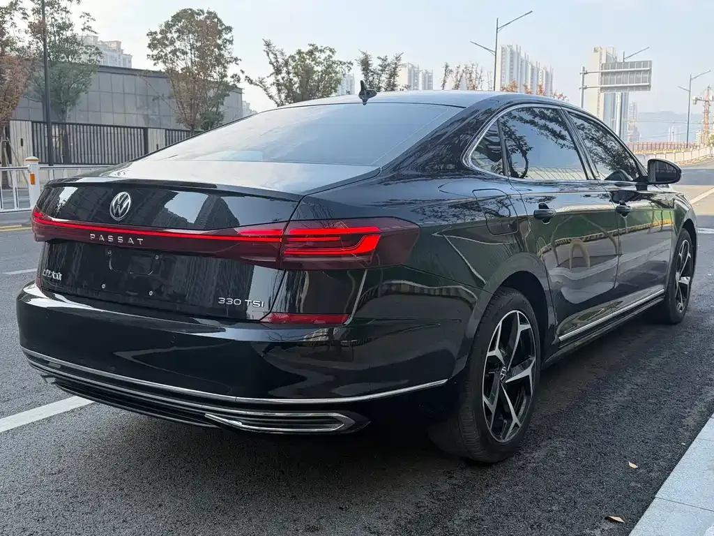 Volkswagen Passat — фото 6