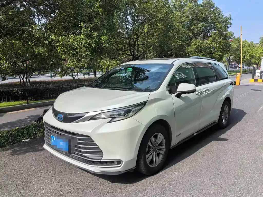 Toyota Sienna 2022 из CN, фото 1