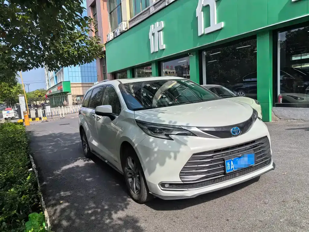Toyota Sienna 2022 из CN, фото 3