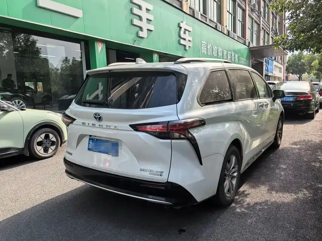 Toyota Sienna 2022 из CN, фото 4