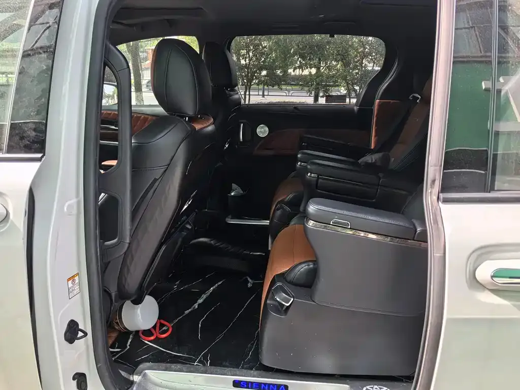 Toyota Sienna 2022 из CN, фото 9