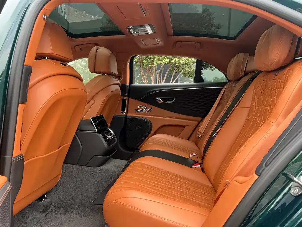 Bentley Flying Spur 2023 из CN, фото 10