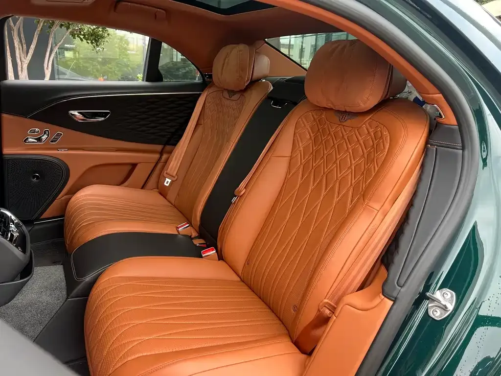 Bentley Flying Spur 2023 из CN, фото 8