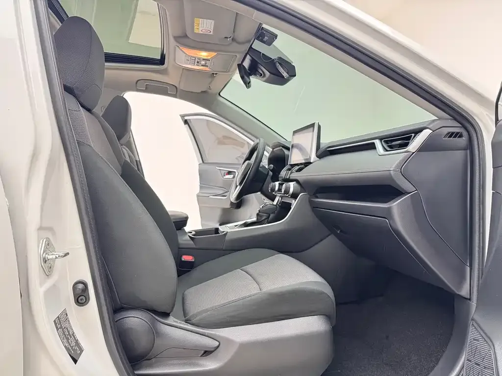 Toyota RAV4 2021 из CN, фото 8