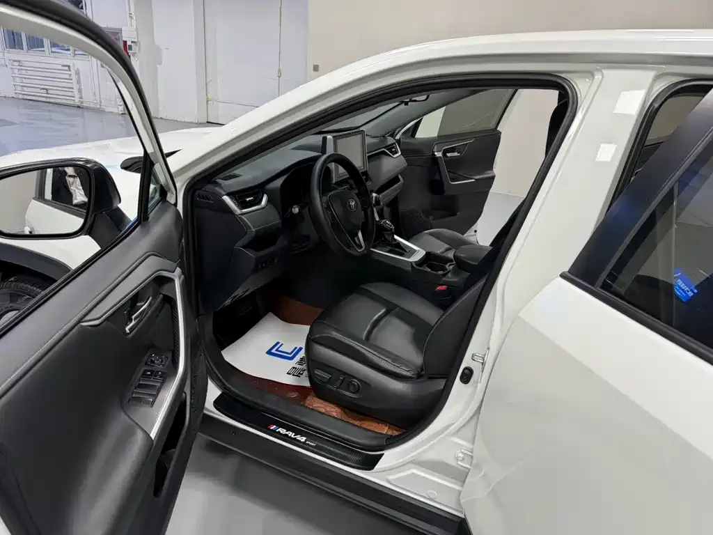 Toyota RAV4 2021 из CN, фото 8