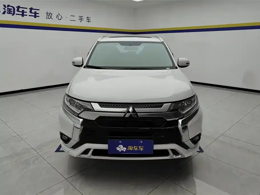 Mitsubishi Outlander 2022 из CN, фото 2