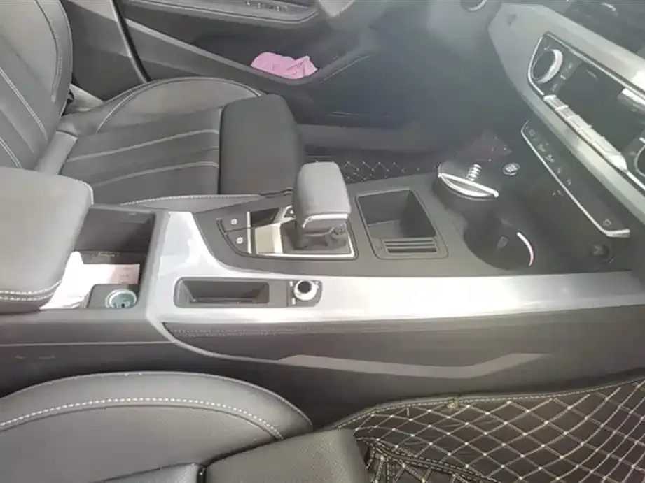 Audi A4L 2022 из CN, фото 10