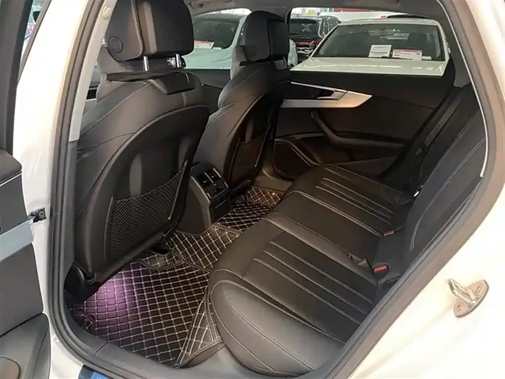 Audi A4L 2022 из CN, фото 5