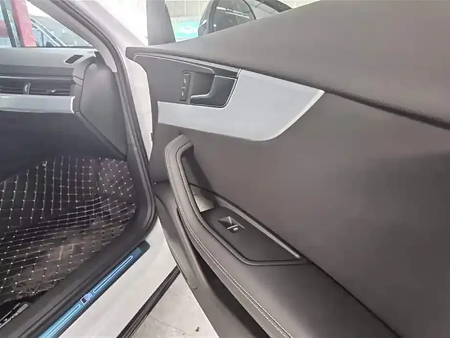 Audi A4L 2022 из CN, фото 7