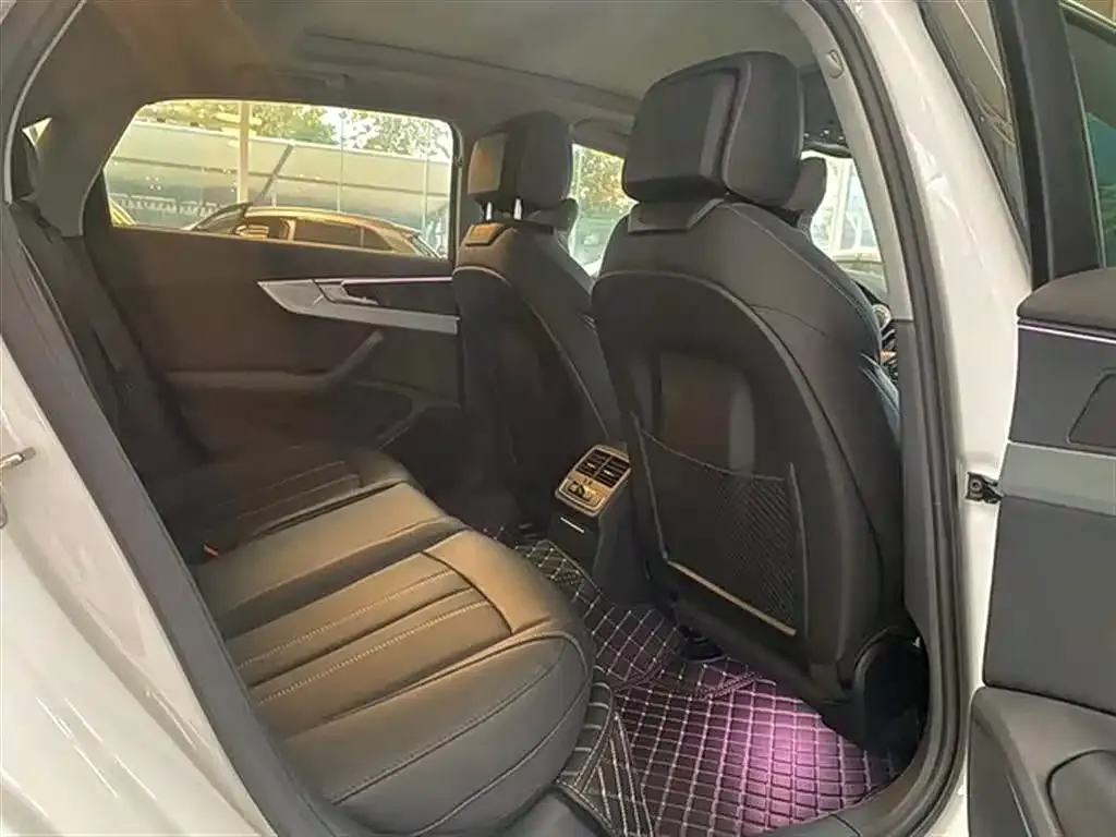Audi A4L 2022 из CN, фото 9