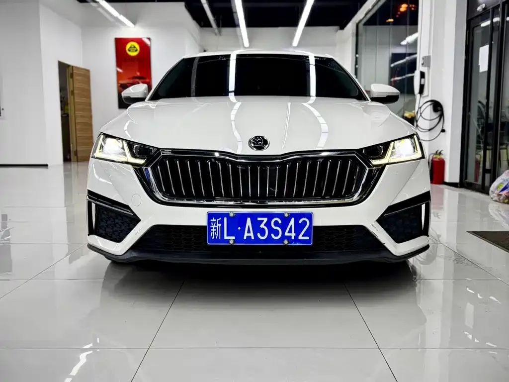 Skoda Octavia — фото 2