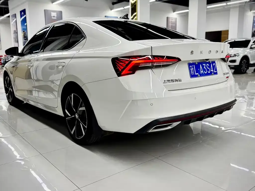 Skoda Octavia — фото 4